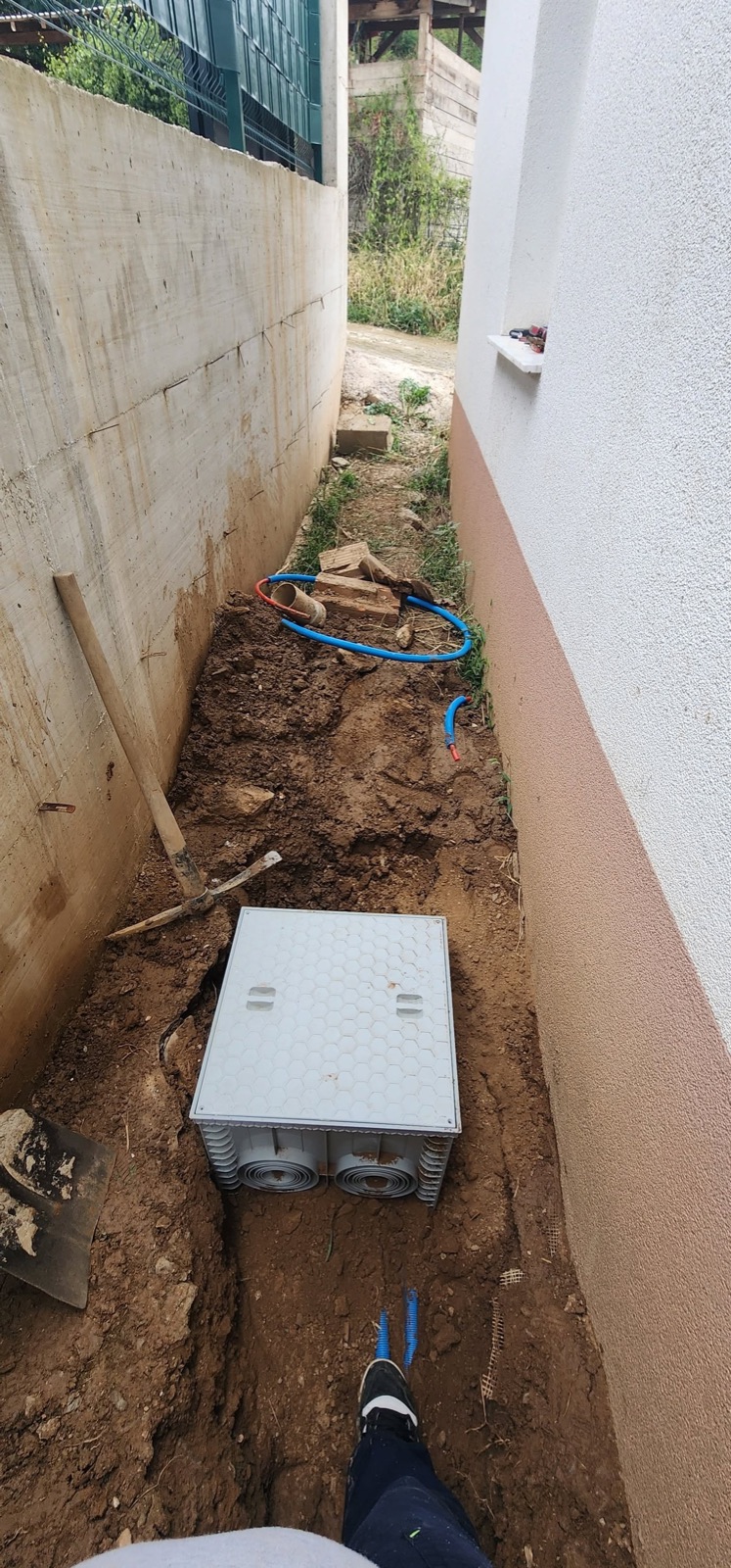 Pusetë dhe tubacione të jashtme gjatë shtrimit në kanal